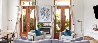 French Quarter Escape – Walk to City Market, Rainbow Row & More