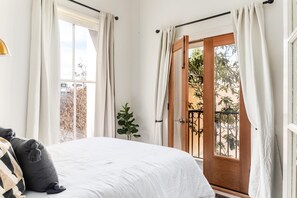 2 slaapkamers, een strijkplank/strijkijzer, gratis wifi, beddengoed