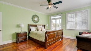 5 habitaciones, tabla de planchar con plancha, wifi y ropa de cama 