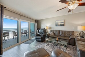 Smart TV, reproductor de DVD, videoteca y estéreo 