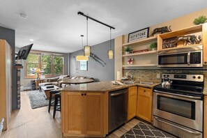 Refrigerador, microondas, horno, placa de cocina