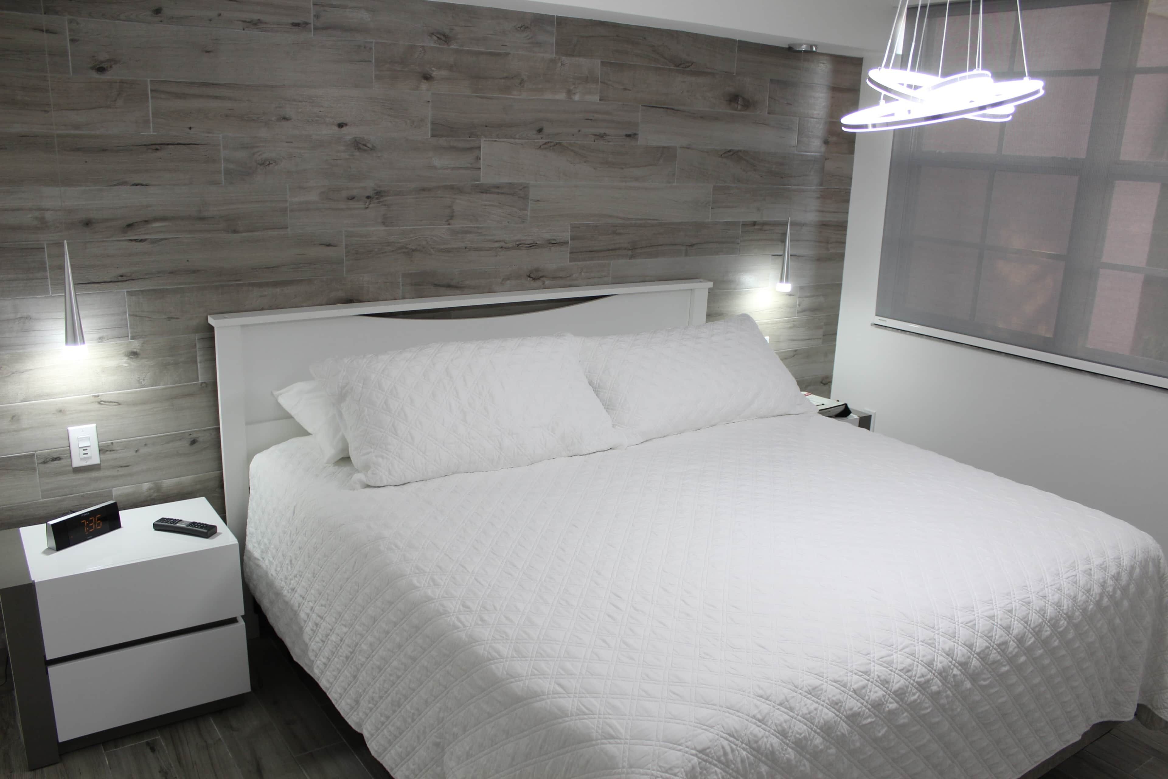 1 slaapkamer, een strijkplank/strijkijzer, reisbedje, internet