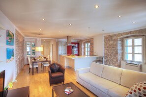 Een televisie en een dvd-speler