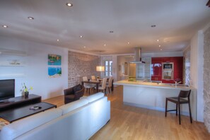 TV, DVD player - Casa Marina - Waterfront Apartment with Stunning Views (Sibenik)