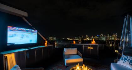 Private Rooftop, Fire Pit, & Downtown Views - 3BR/4BA House