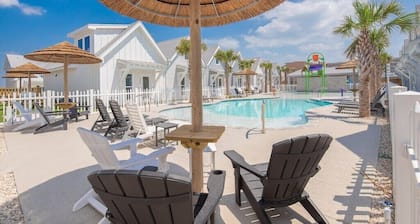 Awesome Family Getaway! READ OUR REVIEWS Beautiful 2/2 bth T/H, 1blk to Beach