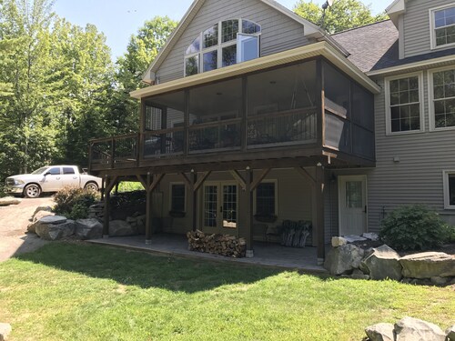 Beautiful lake house for 12-14 Holden, miles of hiking and biking trails!