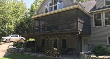 Beautiful lake house for 12-14 Holden, miles of hiking and biking trails!