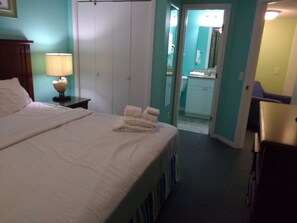 2 soverom, strykejern/-brett, internettilgang og sengetøy