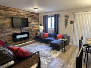 Téléviseur connecté, foyer, jeux vidéo, lecteur de DVD