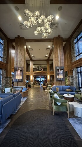  Ski de 3 chambres sur Ski Off Condo avec de superbes vues.  Propriété unique!  