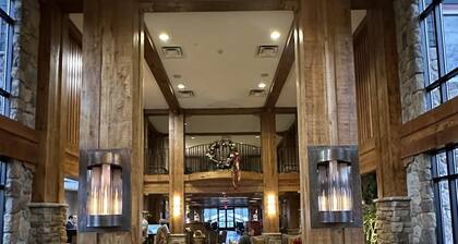 Ski de 3 chambres sur Ski Off Condo avec de superbes vues. Propriété unique!