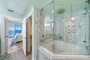 Combined shower/bathtub, hair dryer, towels - Gulf Front with 40' Balcony waiting on you! (Panama City Beach)