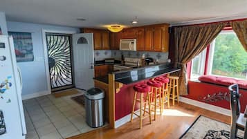 雪櫃、微波爐、焗爐、爐具