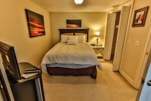 2 室のベッドルーム、アイロン / アイロン台、WiFi、ベッドシーツ