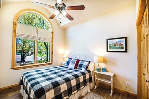 4 chambres, coffres-forts dans les chambres, bureau