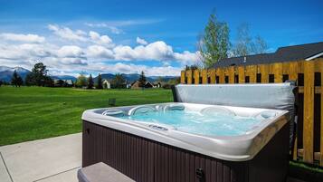 Tina de hidromasaje al aire libre