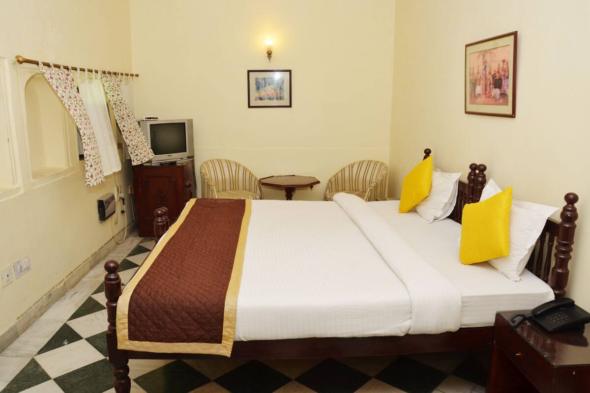 Quarto standard, 1 cama de casal, para não fumantes | Sala de estar