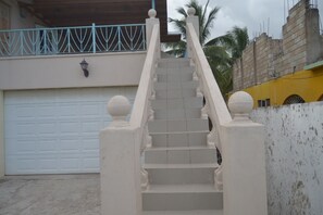 Bãi đậu xe tự phục vụ miễn phí 