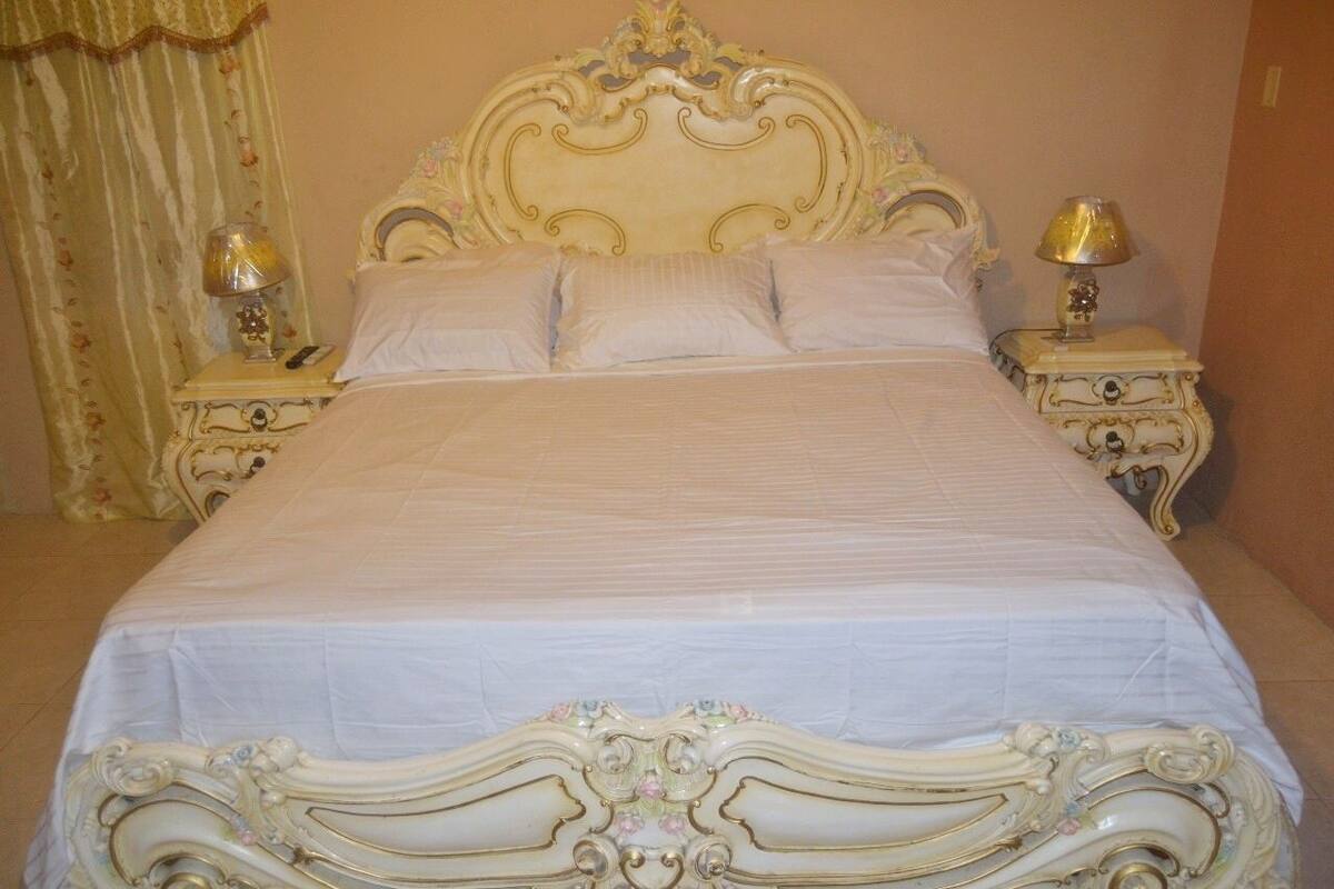Villa luxueuse, 1 très grand lit, baignoire | Bureau, fer et planche à repasser, accès au Wi-Fi (inclus)