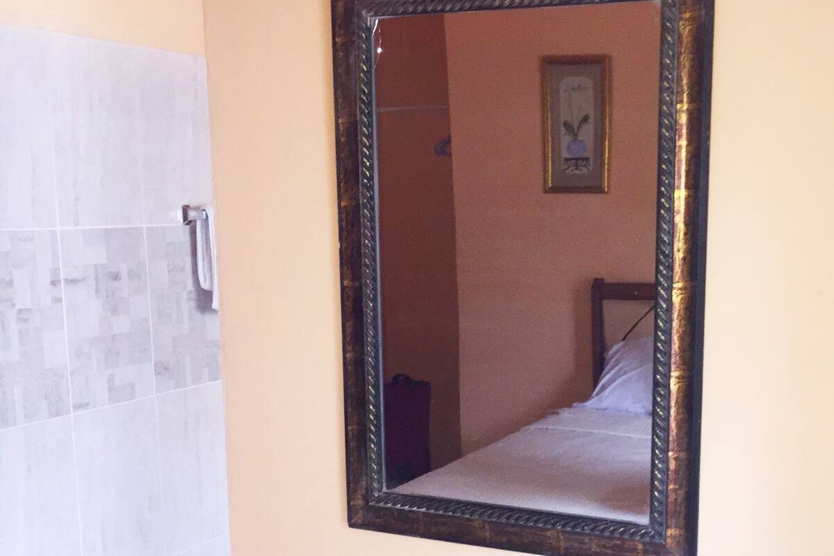 Villa Confort, 1 grand lit, piscine privée | Bureau, fer et planche à repasser, accès au Wi-Fi (inclus)