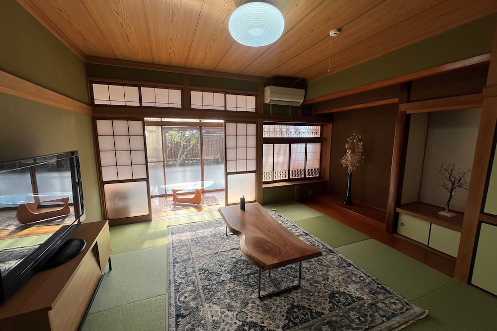 Assi House