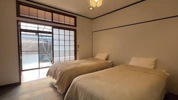 Basic House | 4 bedrooms, free WiFi, bed sheets