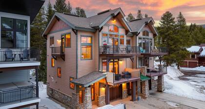 Slopeside Villa 126 I Ski Views I Private Hot Tub I Bunks I Steam Shower I Discounted Attractions