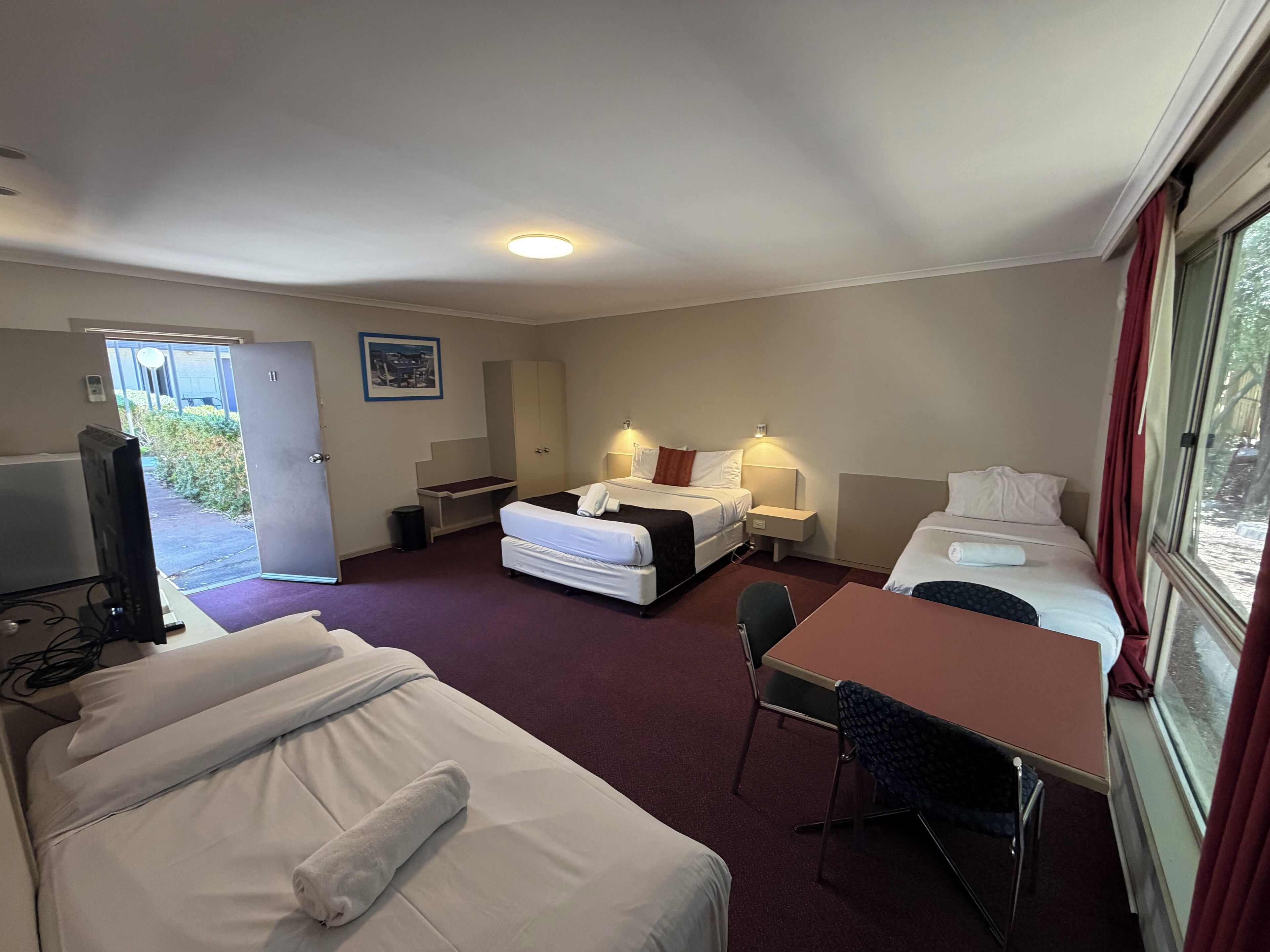 Quarto família | Cortinas blackout, ferros/tábuas de passar roupa, Wi-Fi de cortesia