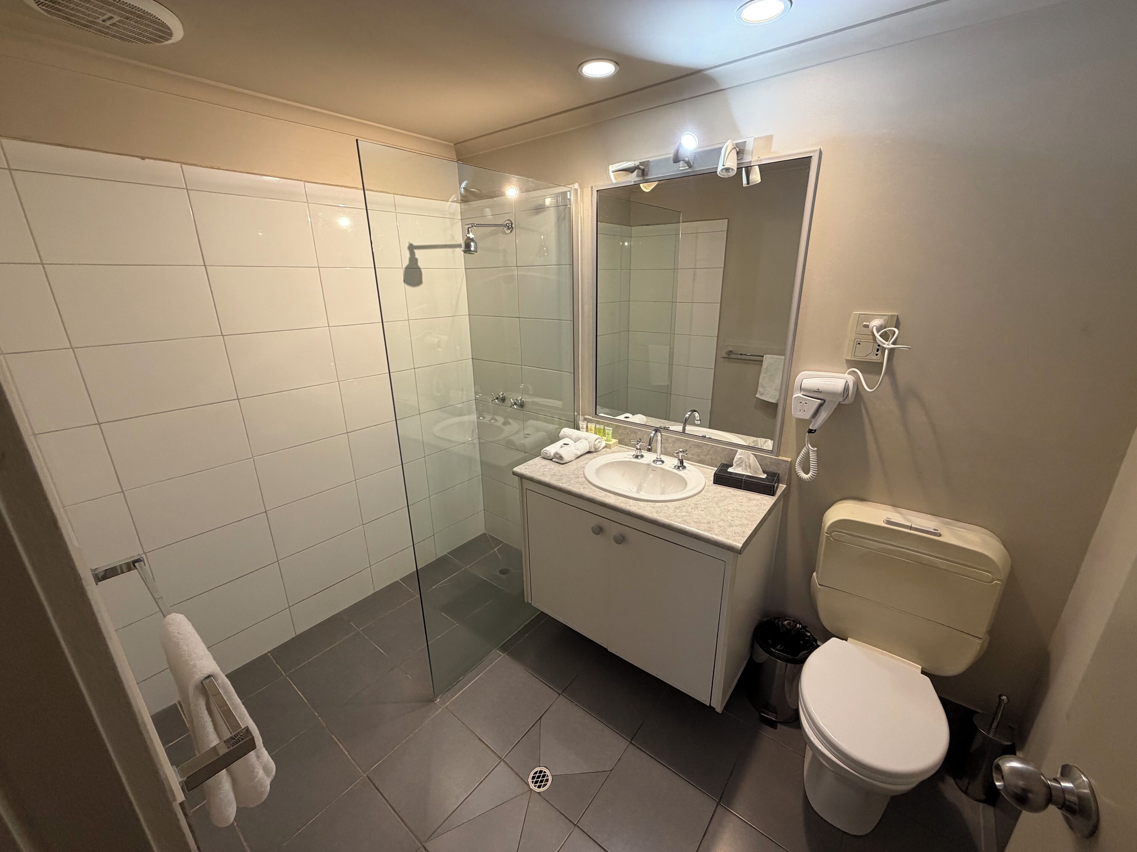 Queen Room | Bathroom