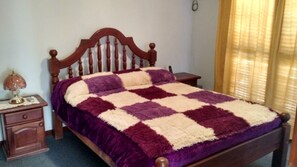 3 bedrooms, internet, bed sheets - Family House for 6 people (Salta)