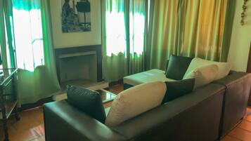 Televisión, chimenea