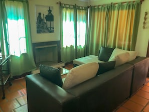 TV, fireplace - Family House for 6 people (Salta)