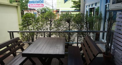 Wetsawat Place Hotel