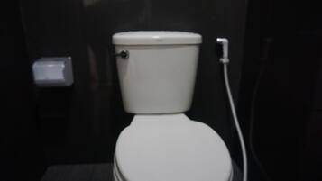 Shower, free toiletries