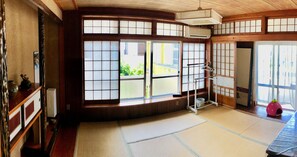 Traditional-Zimmer (Japanese Style, with 8 Tatami Mats) | Bügeleisen/Bügelbrett, kostenloses WLAN