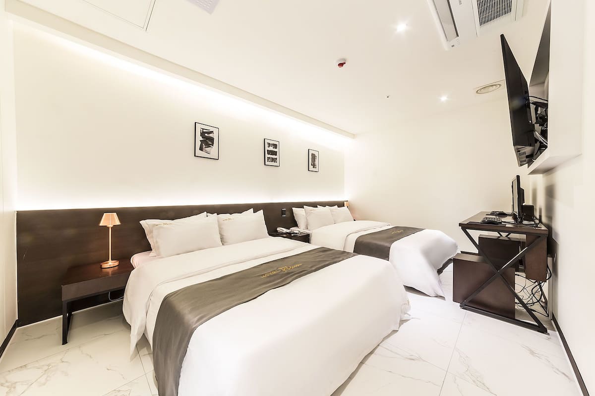 Luxury Party | Escrivaninha, quartos à prova de som, Wi-Fi de cortesia