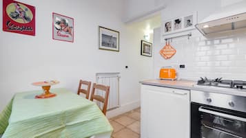 Apartment, 2 Schlafzimmer, Nichtraucher | Essbereich im Zimmer