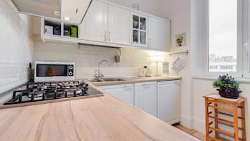 Apartment, 2 Bedrooms, Non Smoking | Private kitchen | Fridge, oven, stovetop, dishwasher