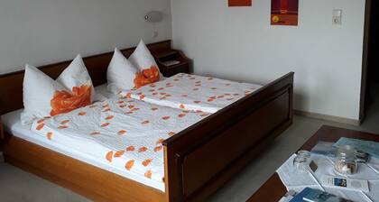 Doppelzimmer (Typ A) Z-NR. 9 - Greber Christine - Frühstückspension Fernblick