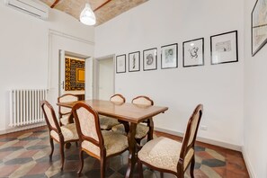 Interior - Monti Colosseum Apartment-Urbana (Rome)