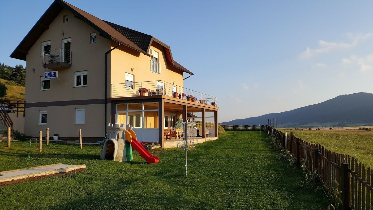 Perincian bahagian luar