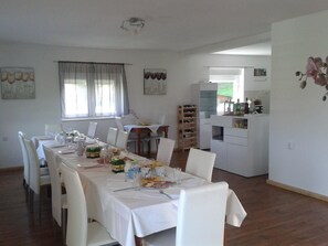 Family dining - House Delic (Vrhovine)