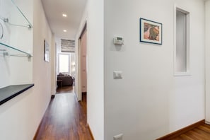 Apartment, 1 Queen-Bett und Schlafsofa, Nichtraucher, Stadtblick | 1 Schlafzimmer, Bügeleisen/Bügelbrett, kostenlose Babybetten