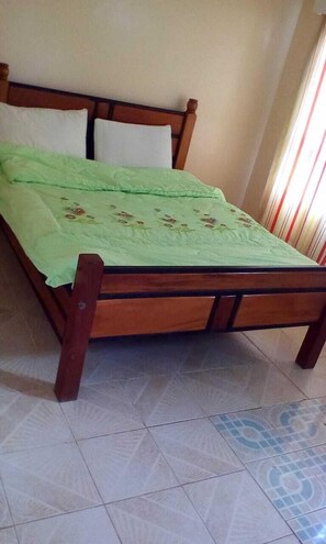 Bureau, draps fournis