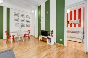 Apartment, 2 Bedrooms, Non Smoking, Kitchen | In-room dining
