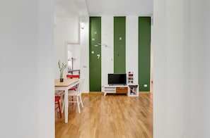 Apartment, 2 Bedrooms, Non Smoking, Kitchen | In-room dining