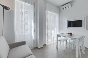 Apartment, Non Smoking, Air conditioning | In-room dining - Trastevere White Apartment (Rome)