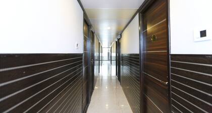 OYO 15857 Saibala Budget Hotel