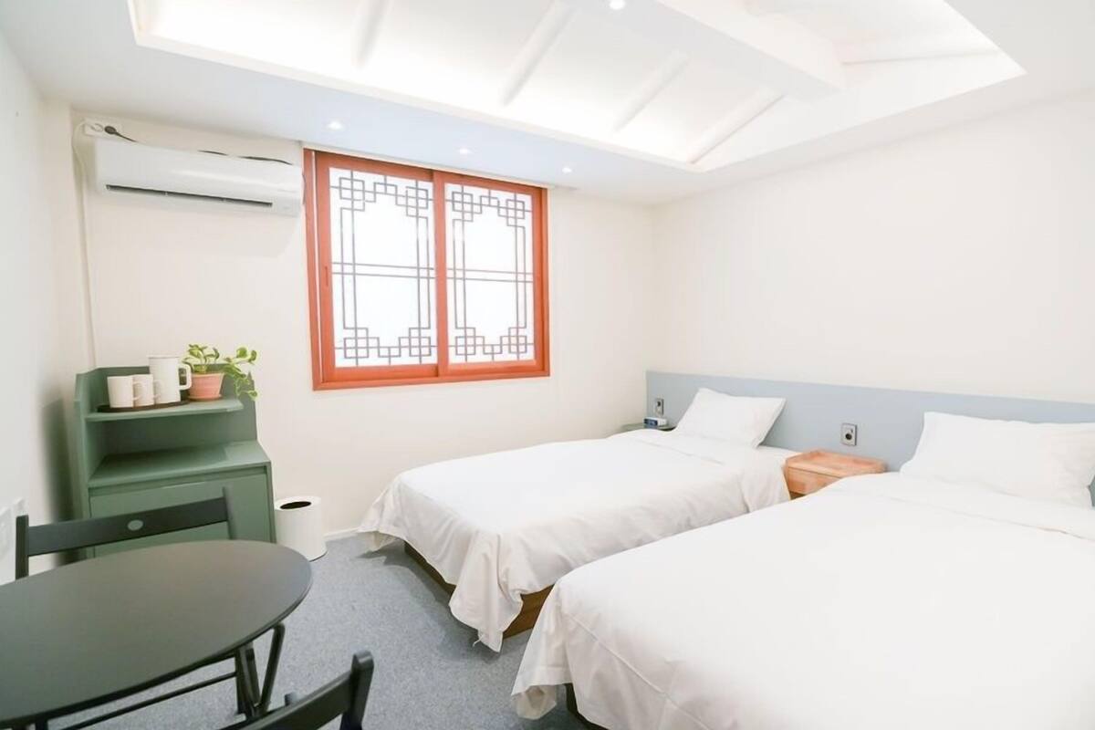 Phòng 2 giường đơn Tiêu chuẩn | Truy cập Internet không dây miễn phí, trang trí khác biệt 